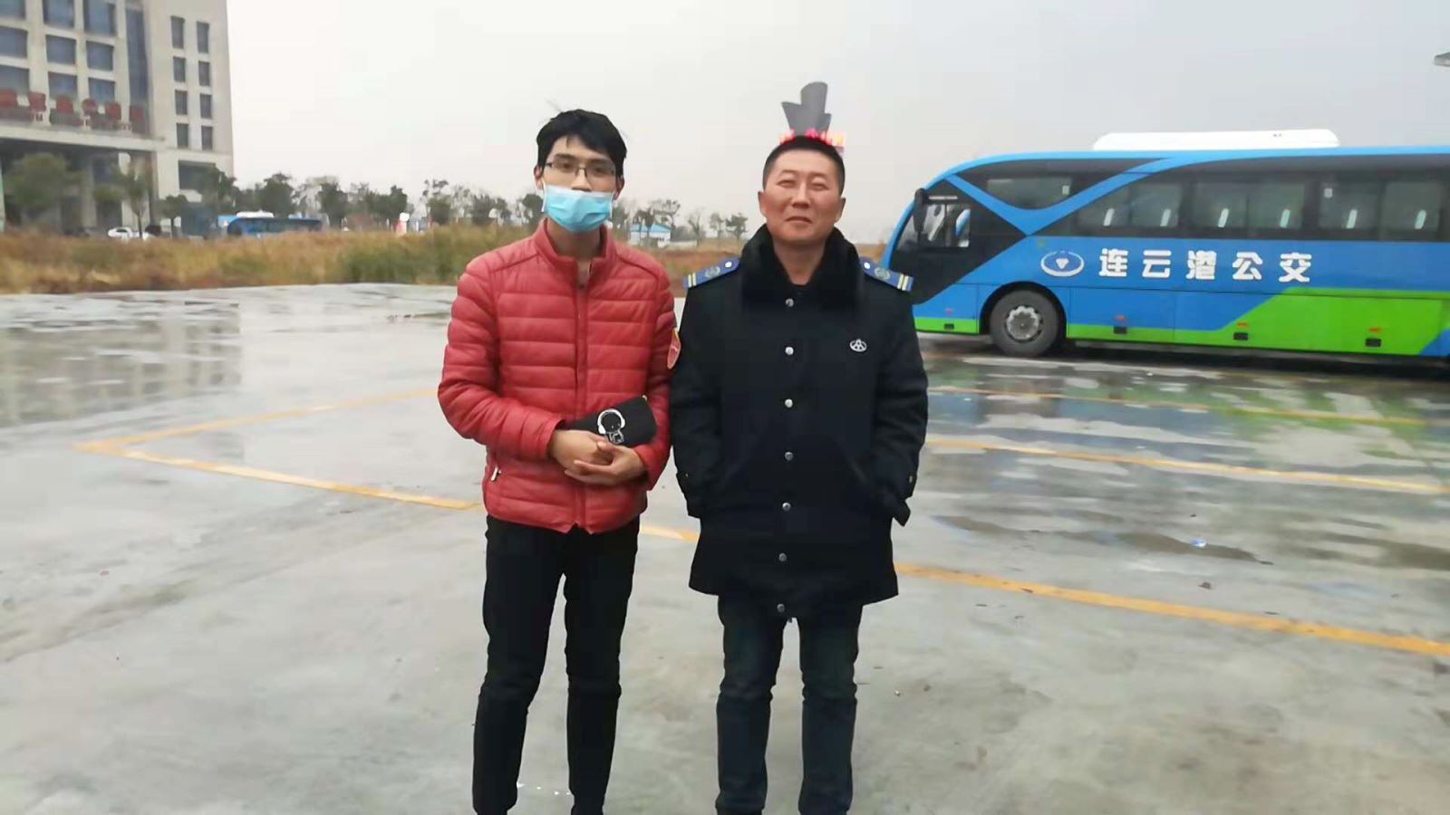 公交集团佳连公司51路驾驶员范强拾金不昧受表扬